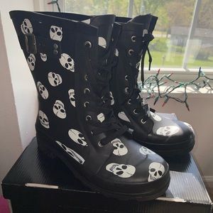 Torrid Black Skull Combat Rainbootie size 10